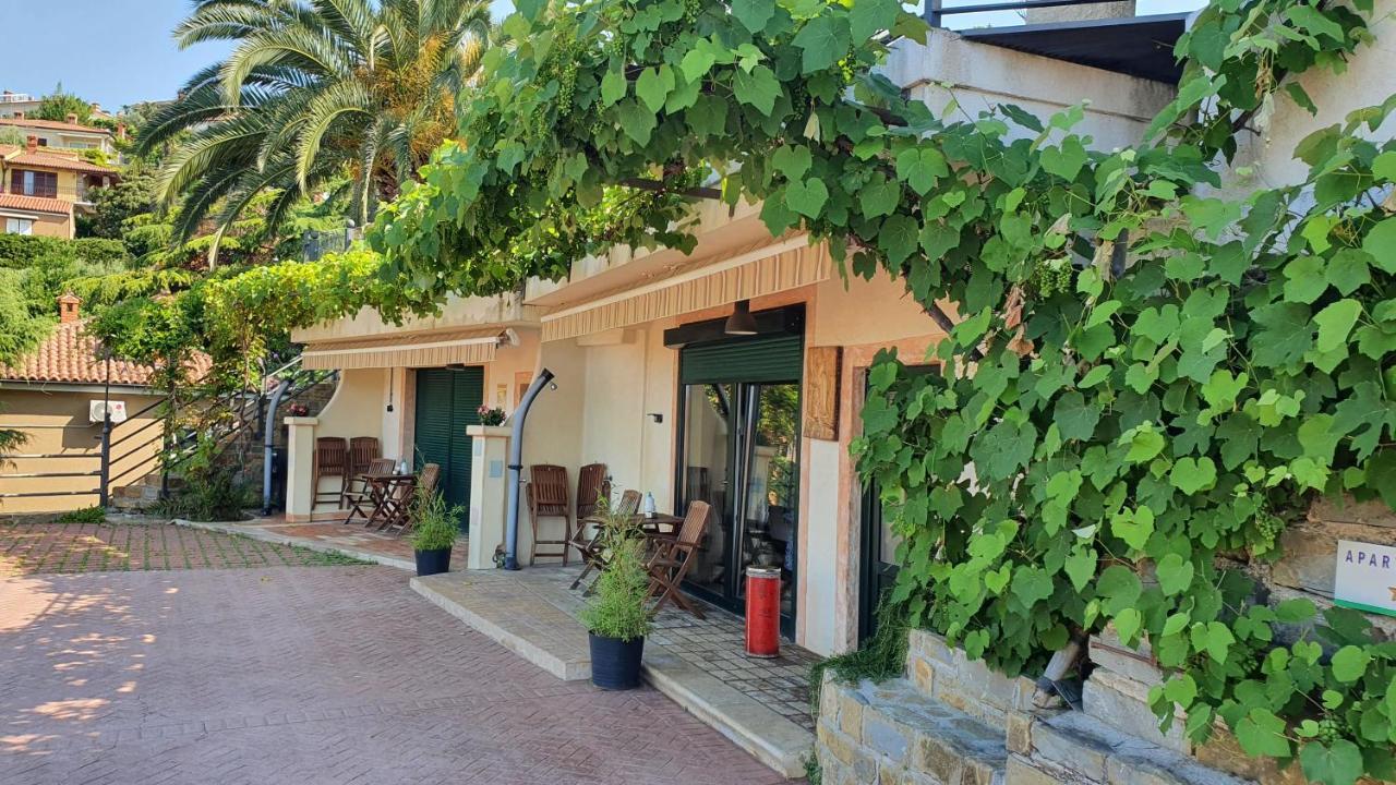 Studio-Apartments Monfort Portoroz Bagian luar foto