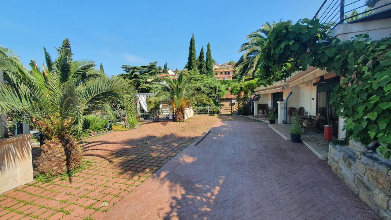 Studio-Apartments Monfort Portoroz Bagian luar foto